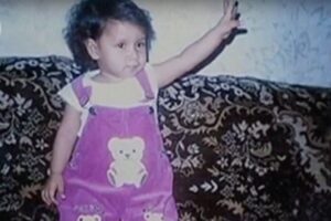Una madre que hace 10 años dejó a su recién nacido en el hospital decidió buscarlo. Cuando regresa a ese hospital, descubre algo que la hace llorar.