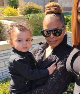 El rostro de su hijo ha sido revelado por primera vez. Janet Jackson mostró a su hijo con el millonario de Catar, y todos dicen lo mismo. ¡Fotos raras!