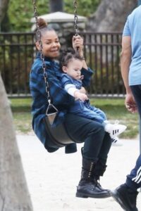 El rostro de su hijo ha sido revelado por primera vez. Janet Jackson mostró a su hijo con el millonario de Catar, y todos dicen lo mismo. ¡Fotos raras!