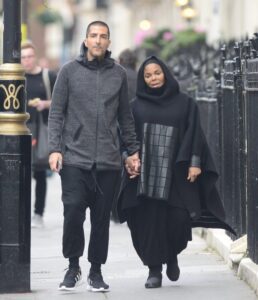 El rostro de su hijo ha sido revelado por primera vez. Janet Jackson mostró a su hijo con el millonario de Catar, y todos dicen lo mismo. ¡Fotos raras!