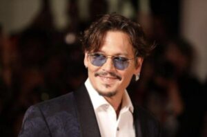 El hijo de 20 años de Johnny Depp, que se encuentra raramente, es casi una copia perfecta de su padre. ¡Es interesante saber en qué se dedica!