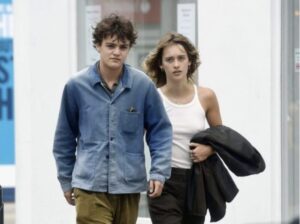 El hijo de 20 años de Johnny Depp, que se encuentra raramente, es casi una copia perfecta de su padre. ¡Es interesante saber en qué se dedica!