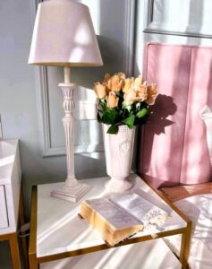 ¡Vaya, simplemente impresionante... Una chica convirtió su viejo apartamento en la casa de sus sueños! ¡Tienes que verlo!