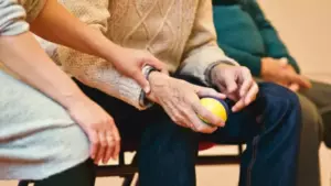 La historia del día trata sobre cómo le escribí a mi hijo todos los días desde un hogar de ancianos sin recibir respuesta, hasta que alguien vino a recogerme