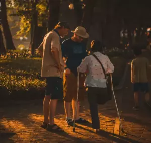 La historia del día trata sobre cómo le escribí a mi hijo todos los días desde un hogar de ancianos sin recibir respuesta, hasta que alguien vino a recogerme