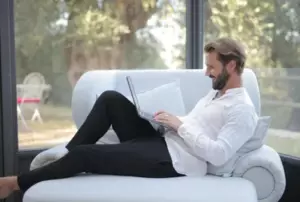 Le di a mi esposo una valiosa lección cuando hizo un nuevo horario para que yo "me convirtiera en una mejor esposa."