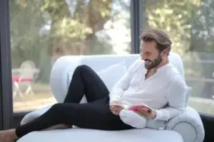 Le di a mi esposo una valiosa lección cuando hizo un nuevo horario para que yo "me convirtiera en una mejor esposa."