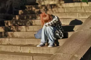 Una madre cría a la hija de su hijo. La historia de hoy trata de un hombre que se fue hace diez años y regresó para encontrar su casa vacía y abandonada.
