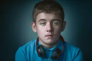 Me devastó descubrir por qué mi hijo de 11 años había colocado una cámara nanny oculta en mi baño.
