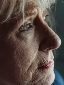 Nadie sabía que una anciana había estado viviendo en su auto durante años hasta que un vecino se enteró – Historia del día