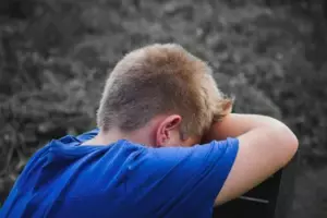 Mi hijastro les falta el respeto a mis hijos y hace un desastre en nuestra casa, mientras mi marido se queda callado – Le enseñé algunos modales
