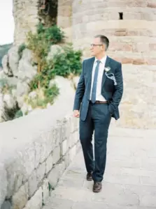 Mi suegro se negó a posar conmigo para una foto de boda. Cuando descubrí el motivo, me enojé