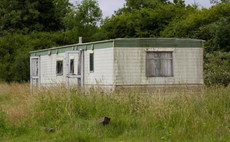 Un niño le quita los últimos 13 dólares a su madre para iniciar un negocio. Más tarde, se mudan de una pequeña caravana a una casa de 2 millones de dólares – Historia del día