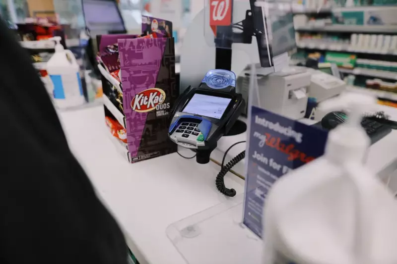 Una madre vende un cochecito viejo para alimentar a sus cuatro hijos y lo encuentra en su puerta al día siguiente con una nota dentro – Historia del día