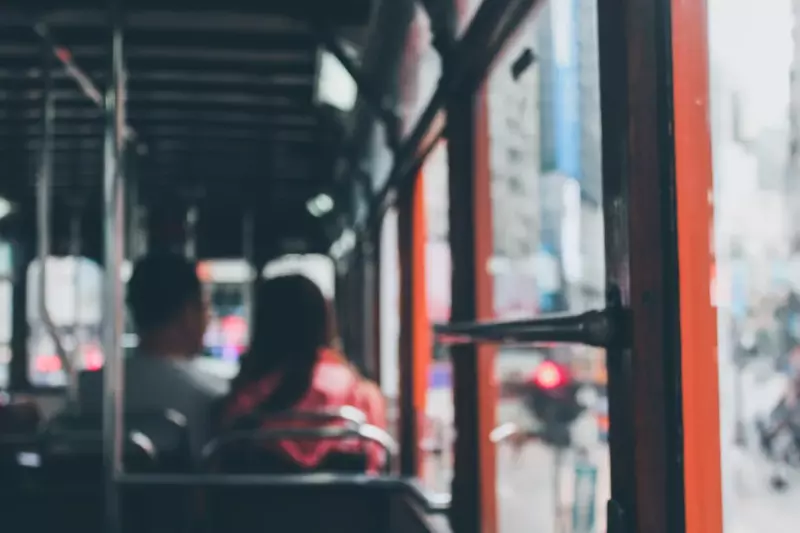 Una mujer cuida a su marido discapacitado desde hace años y un día lo ve por accidente jugando al golf – Historia del día