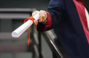 Eché a mis abuelos, que me criaron, de mi graduación: el karma me enseñó rápidamente una lección