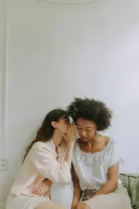 Mantuve en secreto mi habilidad para hablar su idioma con la familia de mi esposo, pero me ayudó a descubrir un hecho sorprendente sobre mi hijo.