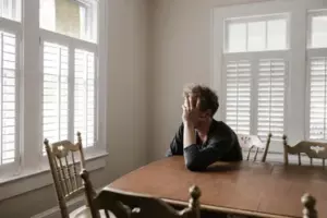Mantuve en secreto mi habilidad para hablar su idioma con la familia de mi esposo, pero me ayudó a descubrir un hecho sorprendente sobre mi hijo.