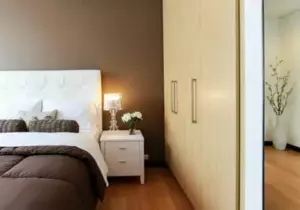 Llegué a casa y encontré a mis hijos durmiendo en el pasillo: en qué convirtió mi marido su dormitorio mientras yo estaba fuera me volvió salvaje