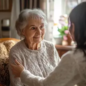 Noté que desaparecían cosas de la casa de mi madre enferma, así que instalé cámaras ocultas y lo que vi me sorprendió — Historia del día