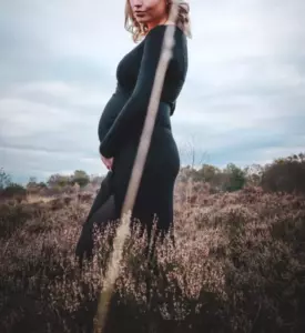 Una pareja discute en una noche de invierno en el bosque y escucha a un bebé llorar debajo de un abeto — Historia del día