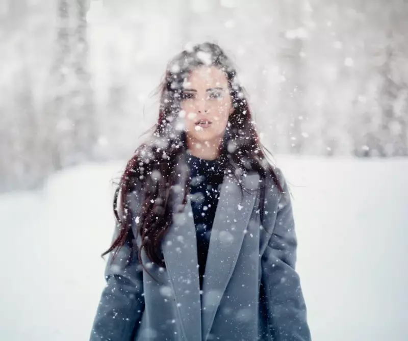 Una pareja discute en una noche de invierno en el bosque y escucha a un bebé llorar debajo de un abeto — Historia del día