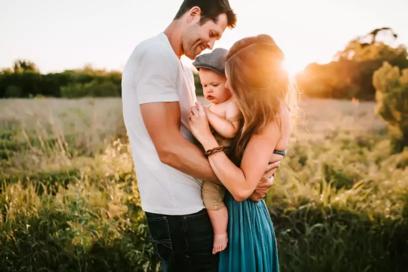 Un millonario se hace pasar por pobre al conocer a los padres de la prometida de su hijo — Historia del día