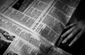 Abuelo prohíbe a cualquiera tocar su viejo colchón, niña encuentra allí un escondite tras su muerte – Historia del día