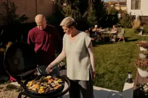 Me casé con el amigo de mi padre. Me quedé atónita cuando vi lo que empezó a hacer en nuestra noche de bodas