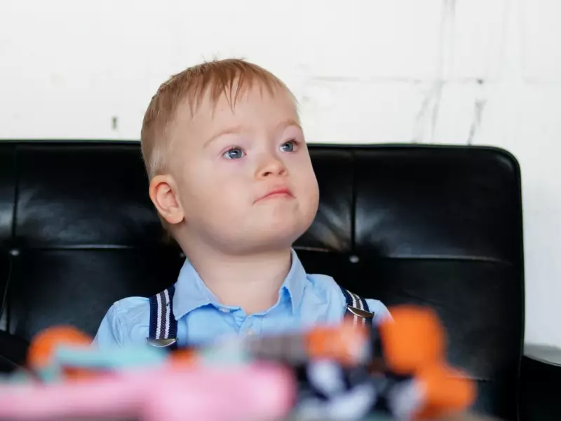 Después de mi cuarto despliegue, mi esposa demandó por manutención infantil. "Me debe 10.000 dólares mensuales por nuestros gemelos", dijo en la corte. No reconocí a los niños. Ella insistió en que eran míos.