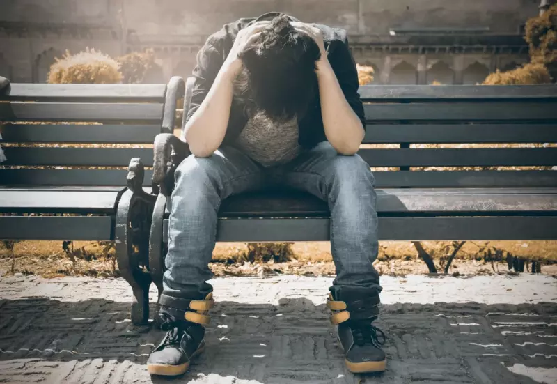 Un hombre echa a su suegra mayor de casa y ella regresa en el auto de su jefe al día siguiente — Historia de Karma