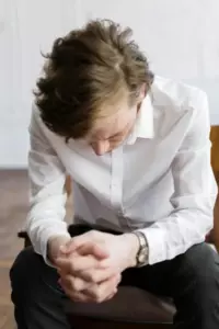 Mi ex marido me dejó todo, pero tenía una regla inquebrantable: nunca puedo vender la casa