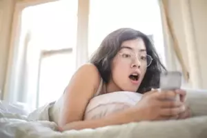 Me quedé dormido la mañana del crucial examen de ingreso a la universidad porque alguien apagó mi alarma