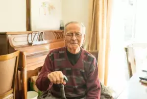 Historia del día: El gerente le informa al conserje, "Oye, estás despedido, viejo", sin darse cuenta de que él será su jefe al día siguiente.