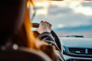 Mi marido gastó los ahorros de su coche en un viaje a París para su madre, así que le di una lección financiera