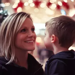 Un amigo invisible invita a una madre soltera a salir, pero su verdadera identidad lo cambia todo — Historia del día