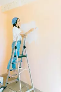 Mi mamá me prometió la casa del lago de nuestra familia; después de que pagué las renovaciones, se la dio a mi hermana