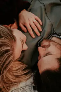 Mi vecina me rogó que interrumpiera su cena esta noche. Me sorprendí cuando descubrí por qué