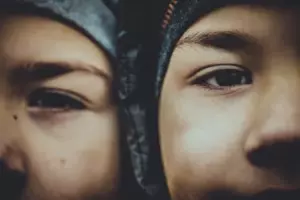 Un padre descubre que sus hijos gemelos son en realidad sus hermanos — Historia del día