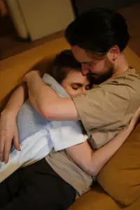 Activé la cámara de la niñera al día siguiente después de ver a la niñera de mis hijos salir de la ducha cuando mi esposo estaba en casa.