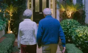 Fui echado de casa por mi nieta porque me casé a los 80 años. No pude soportar la falta de respeto y la discipliné.