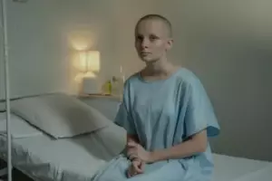 Ella creía conocer a su mejor amiga, hasta que un secreto casi destrozó su matrimonio y sus recuerdos.