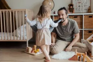 Escuché a una joven en la calle cantando la misma canción que cantaba mi hija antes de desaparecer hace 17 años, así que me acerqué.