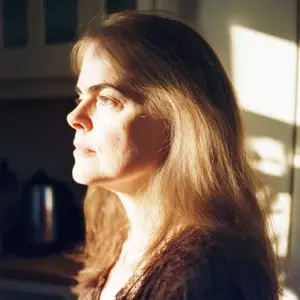 A los 79 años, la boda de mi madre parecía perfecta hasta que impuso una regla impactante para el encargado de recoger el ramo de flores – Historia del día