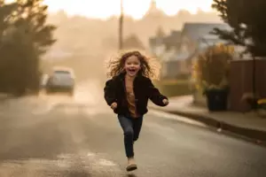 Una niña me paró en la calle y me dijo: “¡Tu foto está en la billetera de mi mamá!”. Cuando vi a su mamá, me quedé sin palabras