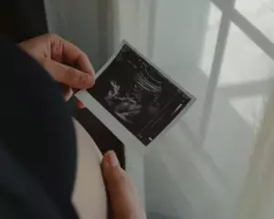 Mi marido me abandonó cuando estaba embarazada de gemelos, así que no esperé al karma y me vengué por mi cuenta — Historia del día