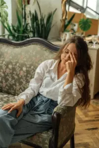 Asistí por primera vez a la fiesta de la oficina de mi esposo, pero nunca esperé ver a su otra "esposa" allí