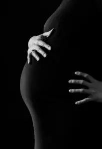 Mi esposo me dejó por su jefa mientras estaba embarazada. Luego ella me ofreció una casa a cambio de uno de mis bebés.