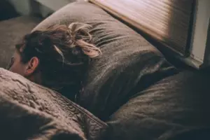 Vi una marca de nacimiento en el cuerpo de mi sobrina y me di cuenta de que mi marido me engañaba – Historia del día