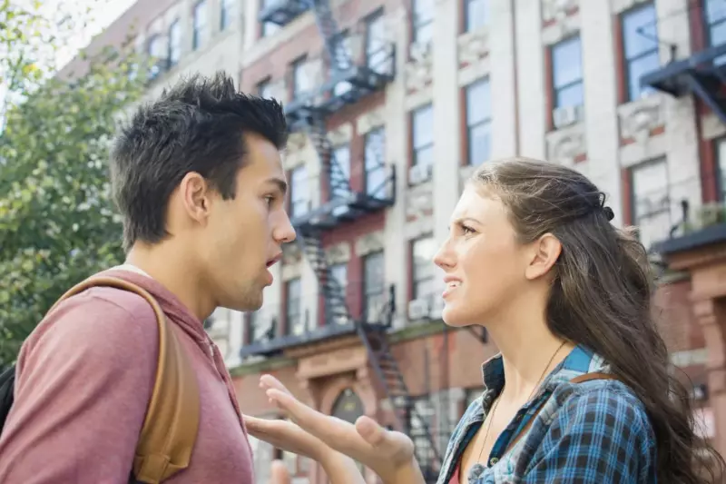 Mi esposa me echó de casa por la repentina confesión de mi director – Historia del día